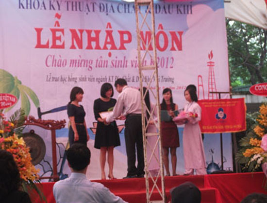 Lệ nhập môn 2012