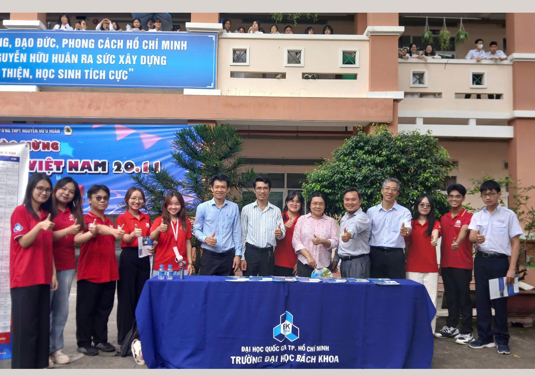 Buổi tư vấn tuyển sinh tại trường chuyên Nguyễn Hữu Huân