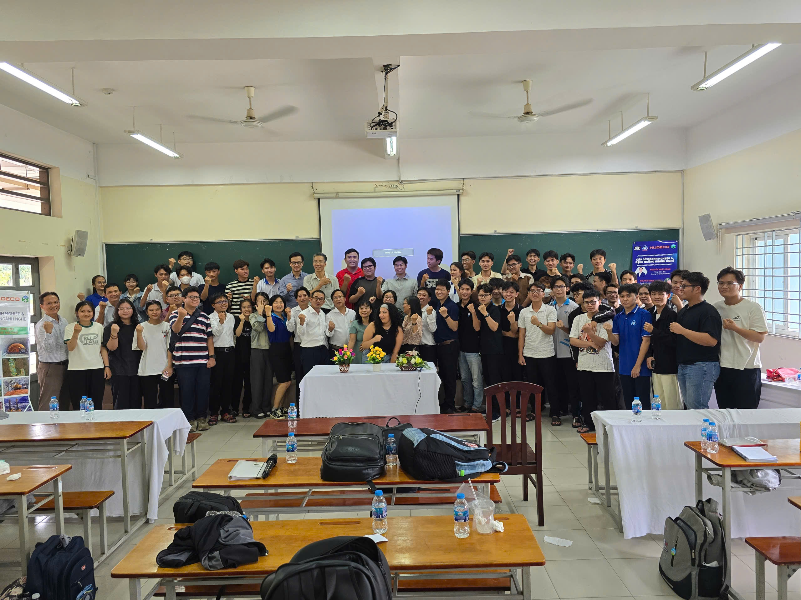Gặp gỡ doanh nghiệp và định hướng ngành nghề KTĐC
