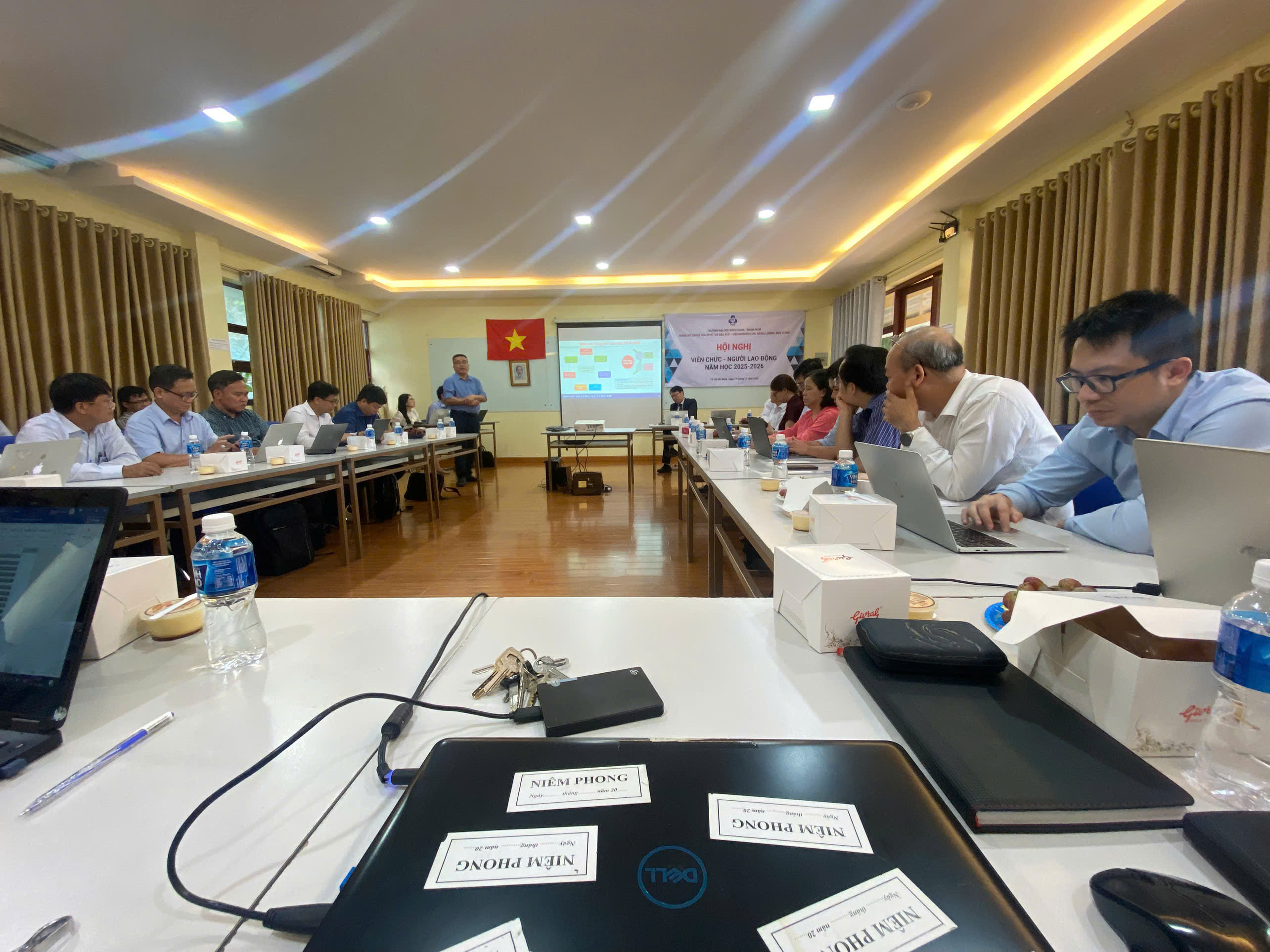 Hội nghị viên chức - người lao động khoa KTĐC-DK