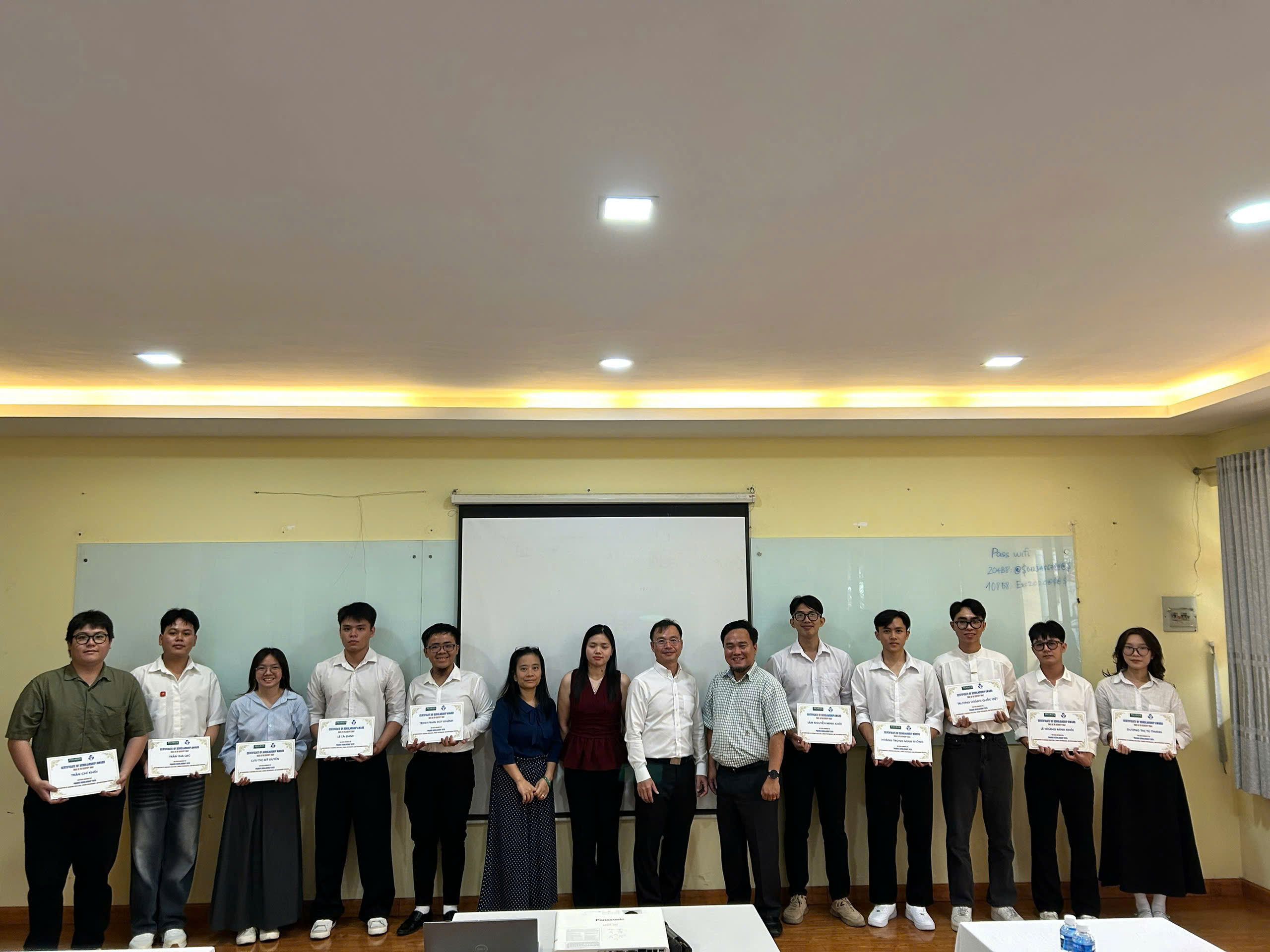 Lễ trao học bổng của công ty Pharos Energy cho sinh viên của Khoa