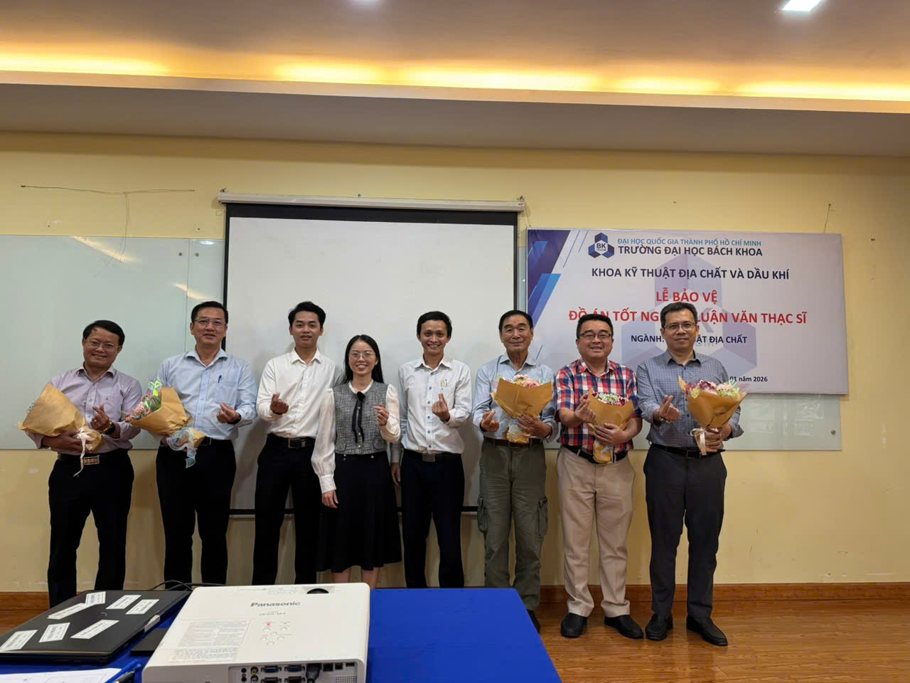 Nghiên cứu sinh/Học viên cao học bảo vệ chuyên đề tiến sĩ và bảo vệ LVThS/ĐATN