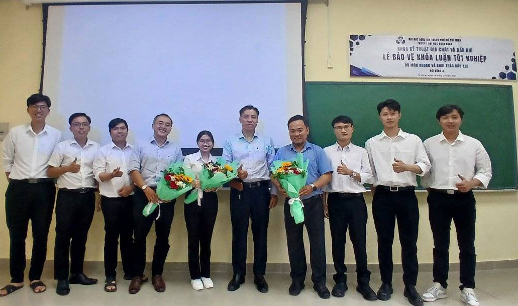 Sinh viên bảo vệ LVTN/ĐATN học kỳ 243 năm học 2024-2025