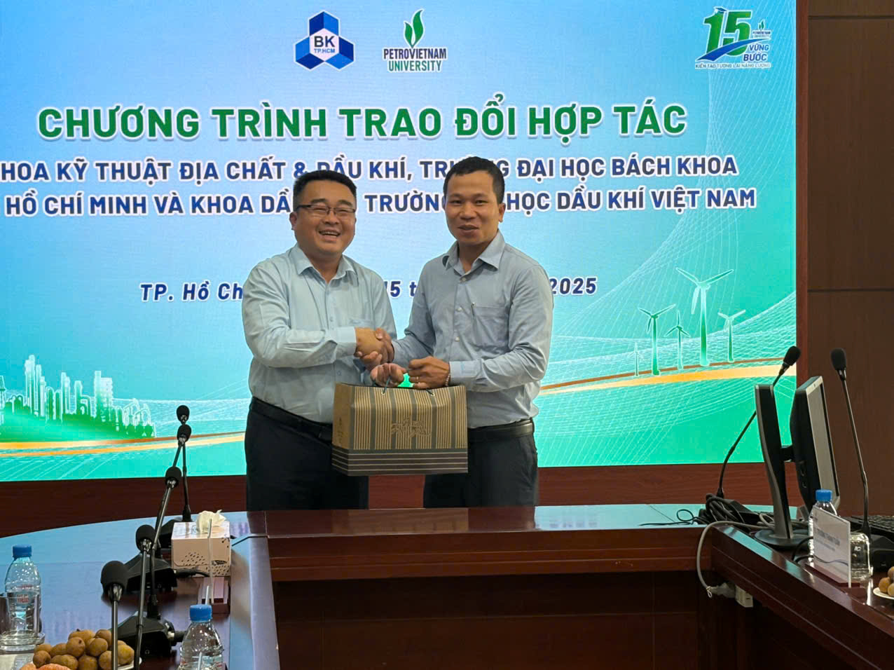 Trao đổi hợp tác giữa Khoa với Khoa Dầu khí - Trường ĐH PVU và Trường CĐ Dầu khí
